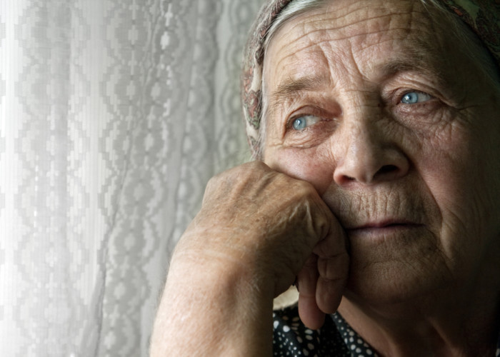 4 Key Warning Signs of Senior Depression