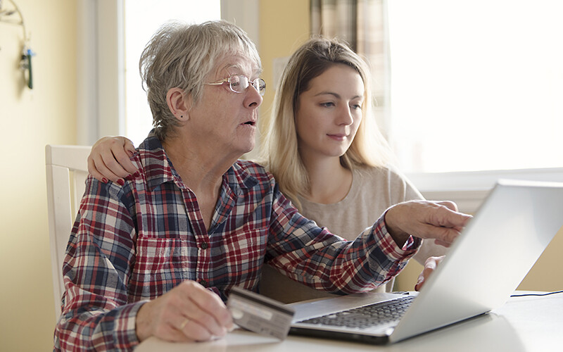 How to Approach Money Management Issues With Seniors