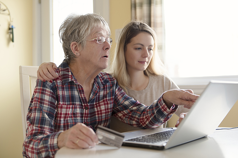 How to Approach Money Management Issues With Seniors